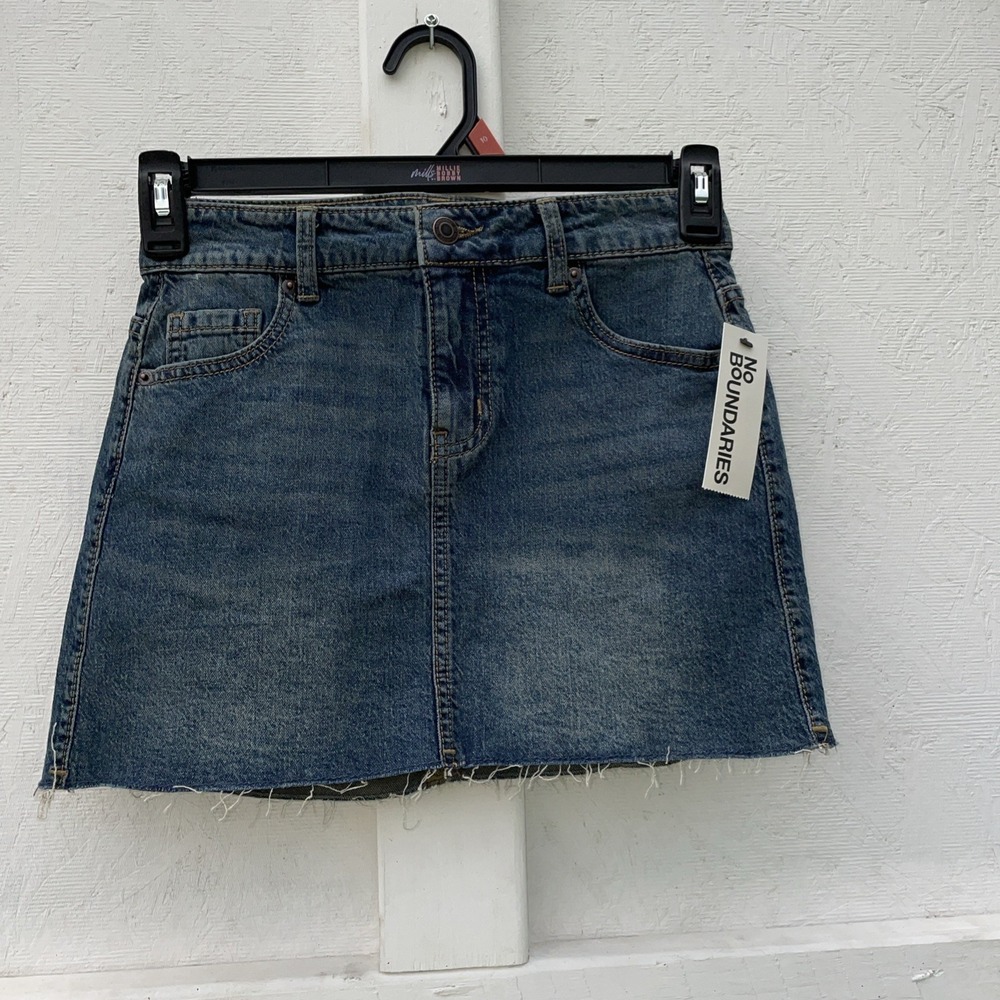 No Boundaries Frayed Hem Denim Mid Rise Jean Skirt size XS 0-2